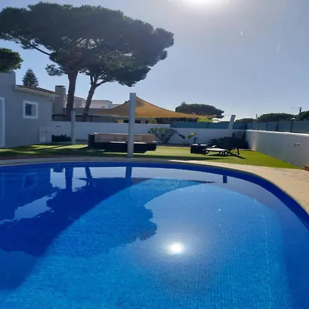 Beautiful Villa 10 Min From The Faro Sea * 法鲁区